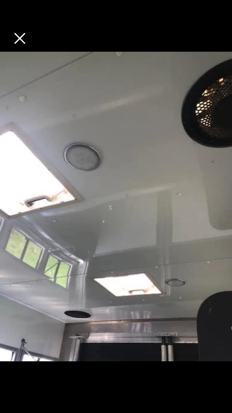 2005 compact 3 horse box with living