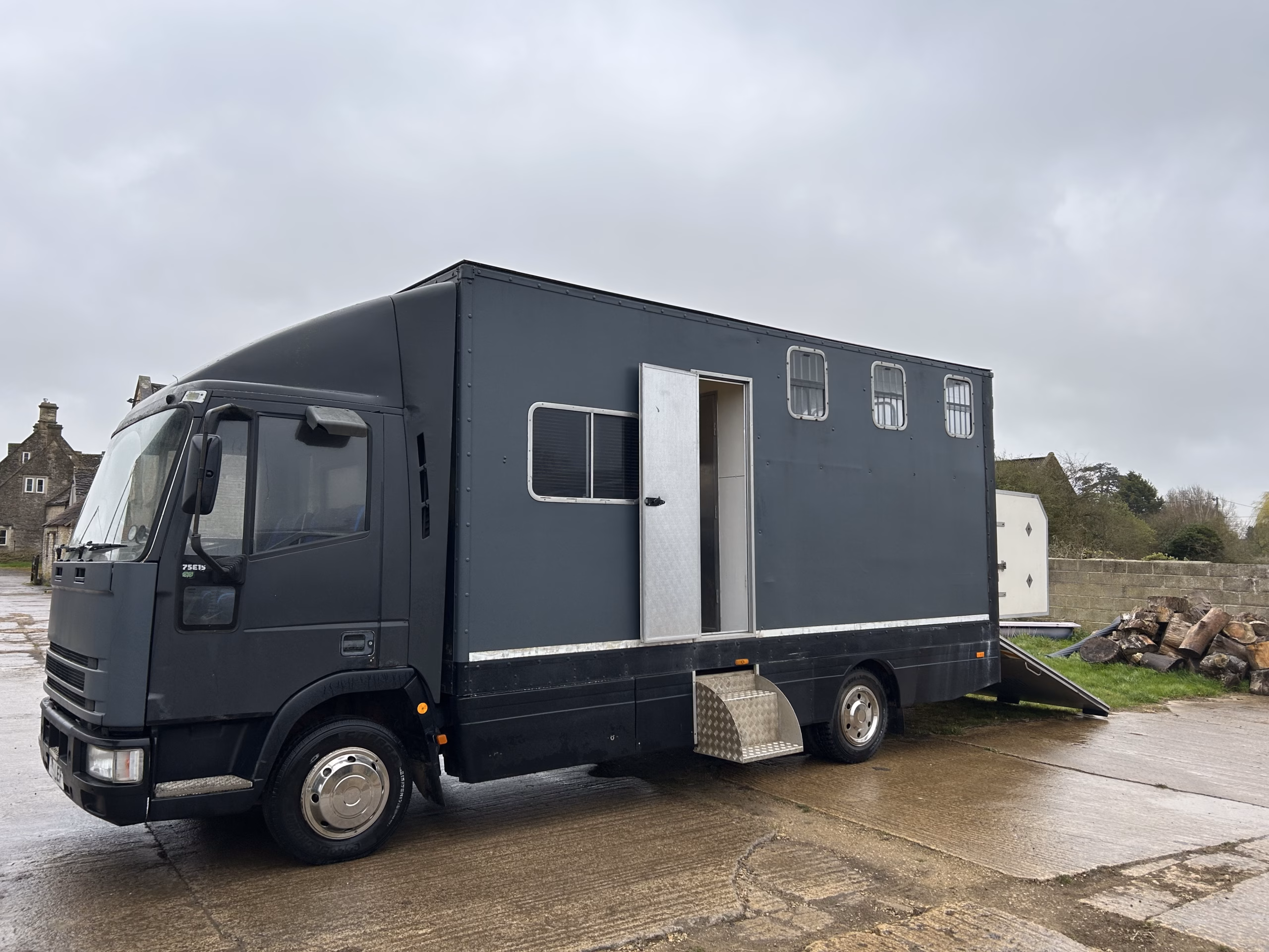 For Sale near Badminton, Glos – 7.5t older Horsebox with 12 months MOT