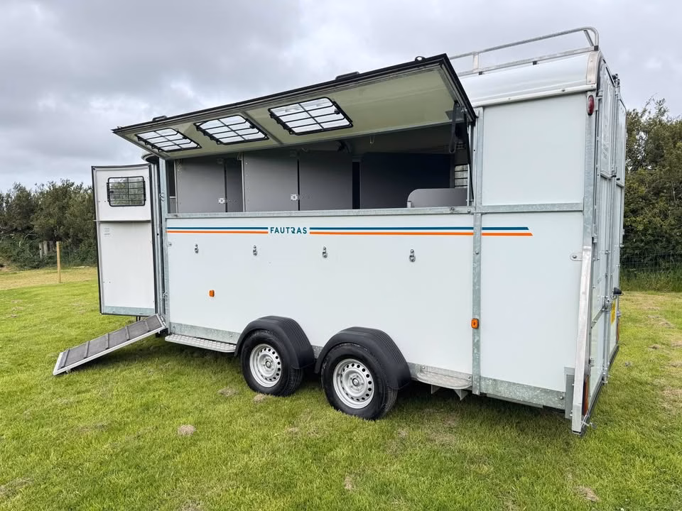 Fautras Oblic +4 Horse Trailer