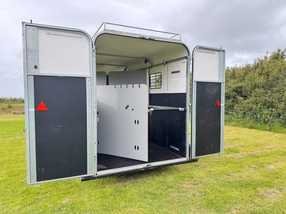 Fautras Oblic +4 Horse Trailer