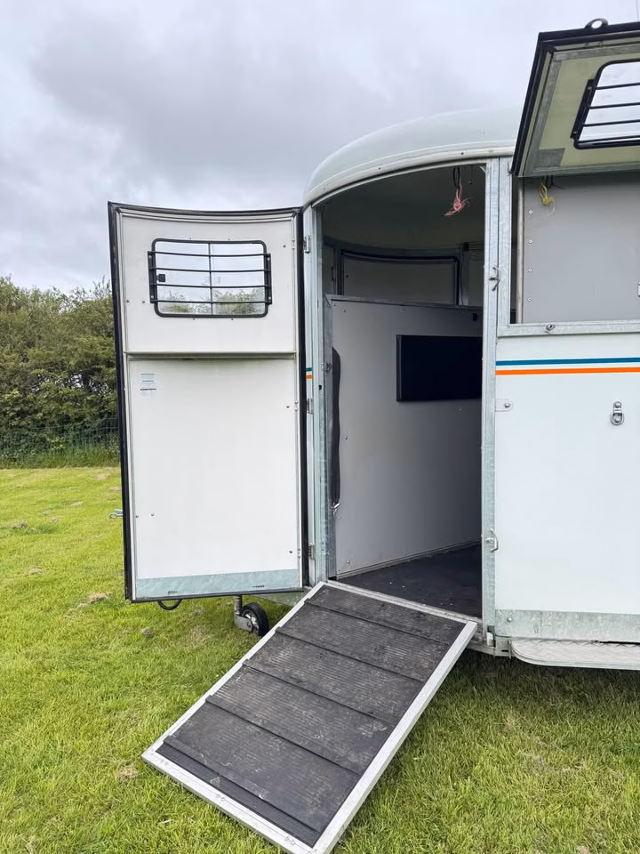 Fautras Oblic +4 Horse Trailer